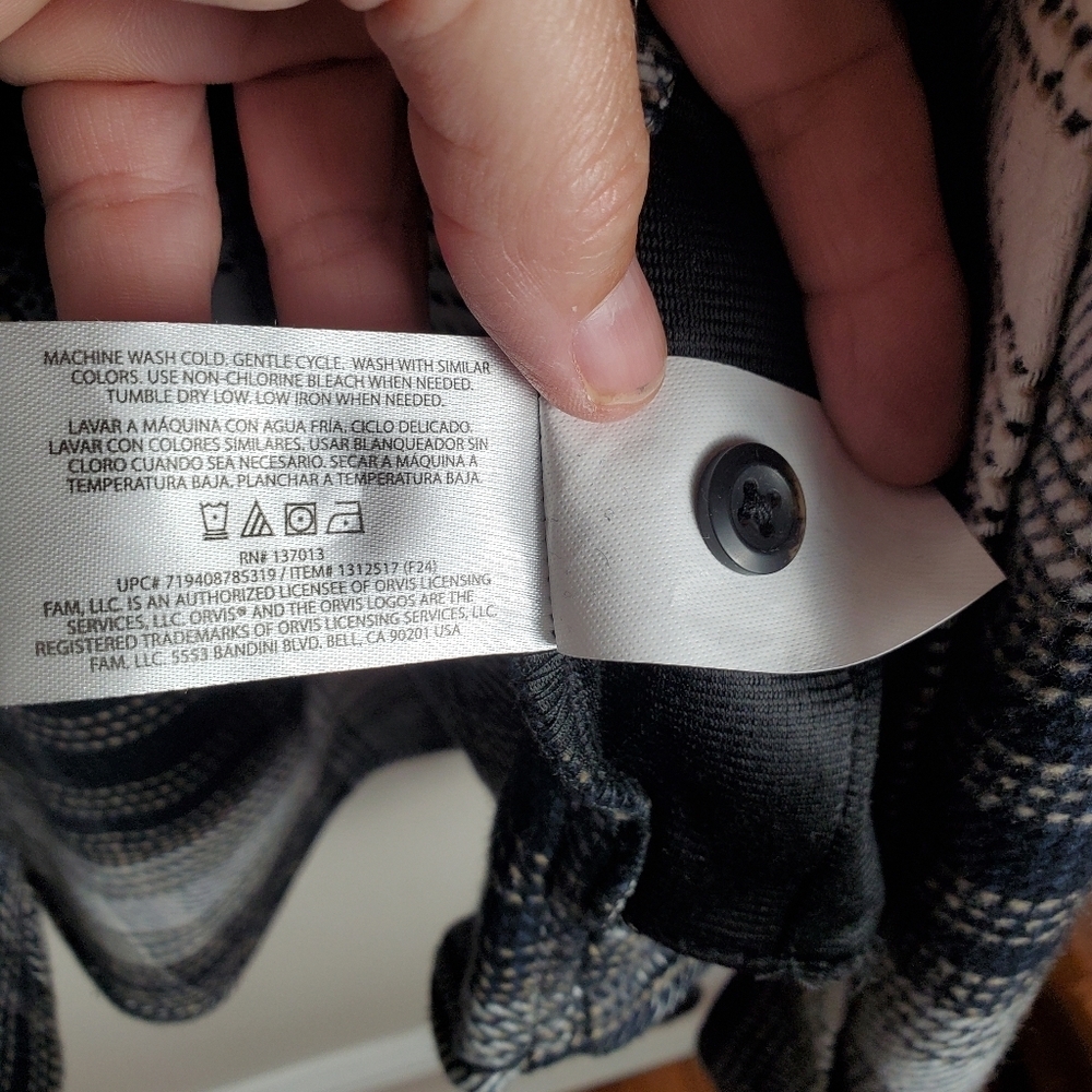 Orvis Men's Black and White Plaid Flannel Shacket. MED.  0158 - Picture 5 of 11